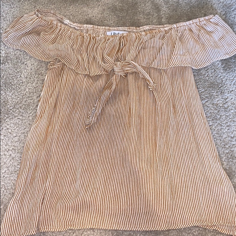 cute and sexy off the shoulder from lilyful 🥵🥵